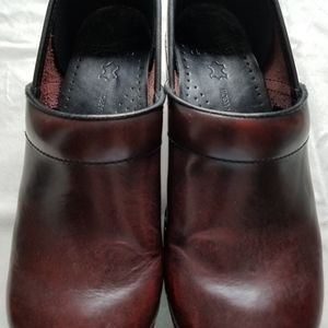 Dansko Womens leather clogs